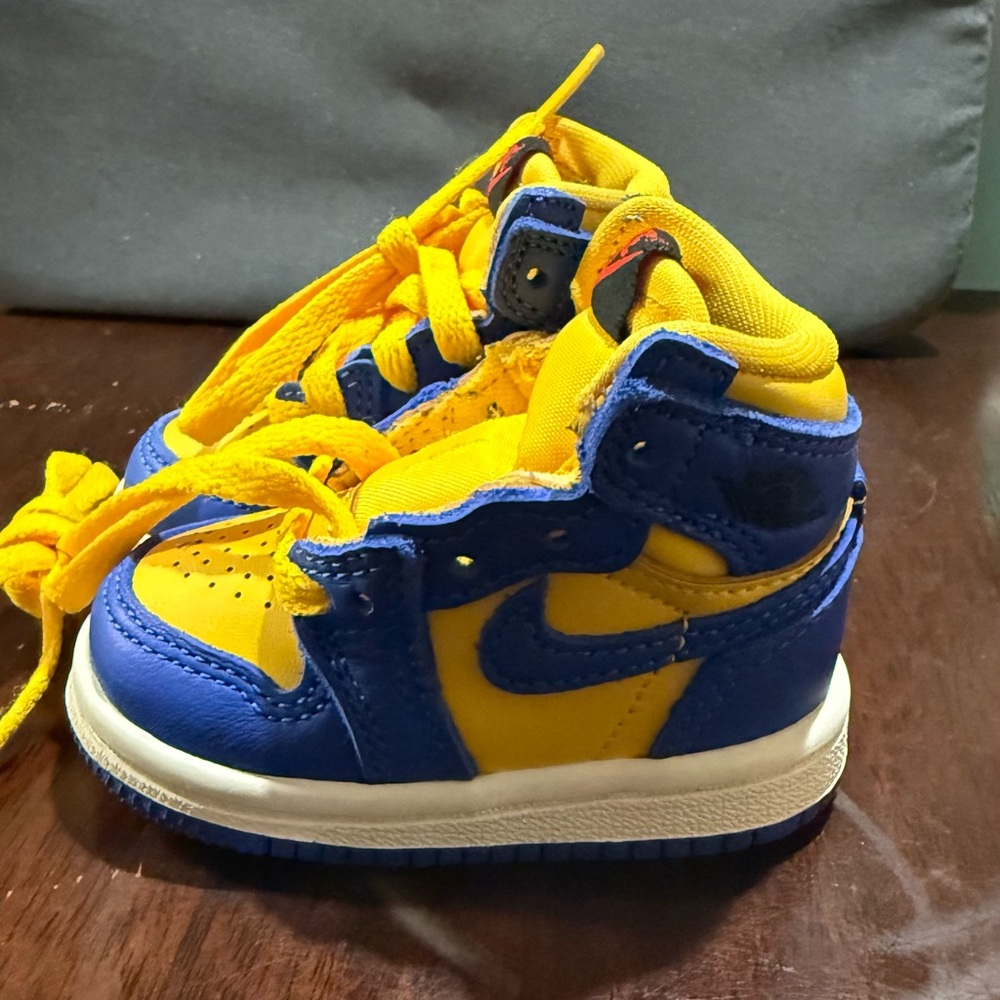Nike Kids Sneakers in Blue and Yellow